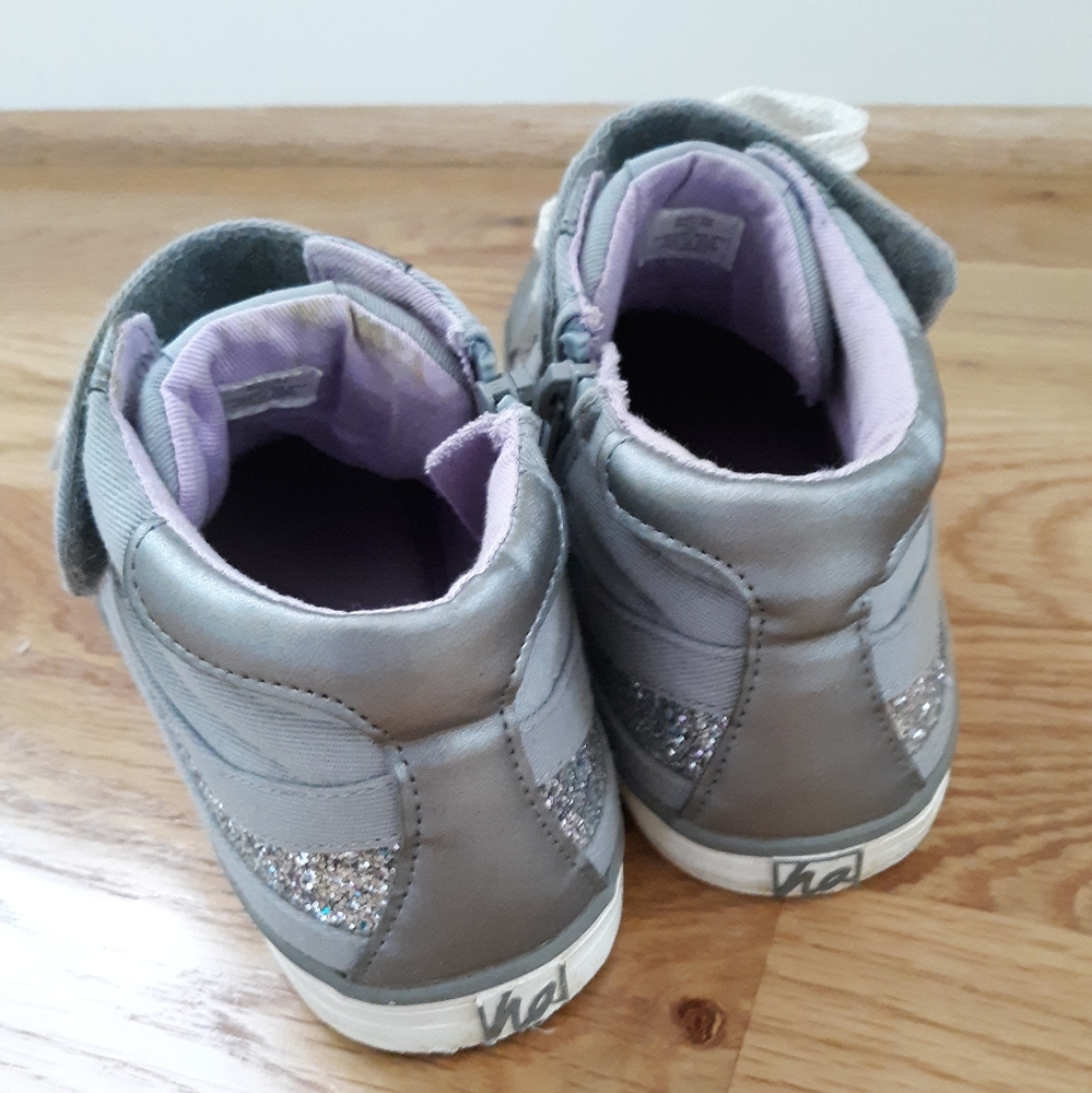 HANNA ANDERSSON silver sparkle sneakers size 3 - Picture 4 of 6